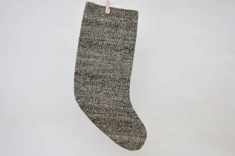 Kahverengi ve Bej Noel Süsleri Çorabı, Şenlikli Tatil Dekoru