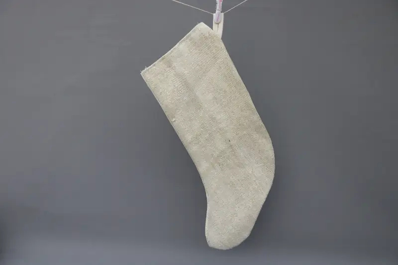Beyaz Süslemeli Zarif Bej Noel Çorabı, Şenlikli Tatil Dekoru