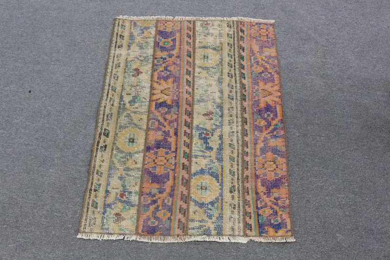 Blauer und beiger Teppich, 2,4 x 3,1 Fuß großes Pflanzen- und Baummuster