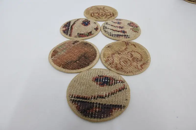 Posavasos beige y rojo, juego de posavasos tejidos y duraderos