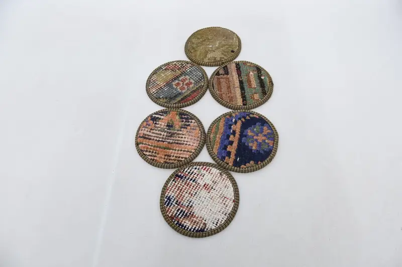 Posavasos azules y naranjas, posavasos duraderos y elegantes.