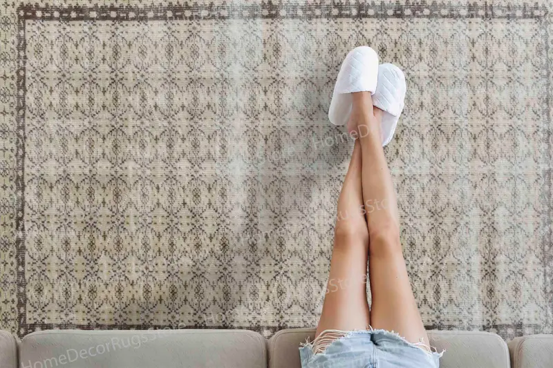 Brauner, floraler Boho-Teppich mit türkischem Vintage-Design