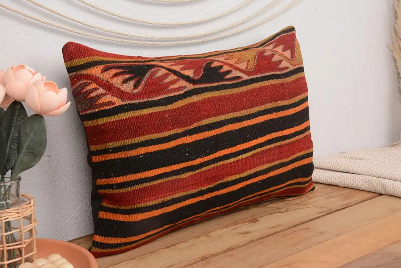 Rot-braun gestreiftes Kissen, handgemachtes rechteckiges Kissen
