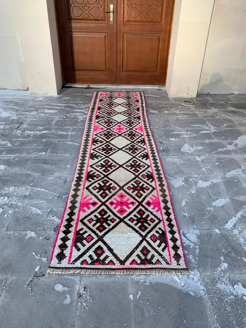 Turkish Runner Rug 2.5x11.4 ft, Pink Floral Vintage Wool Rug - 1