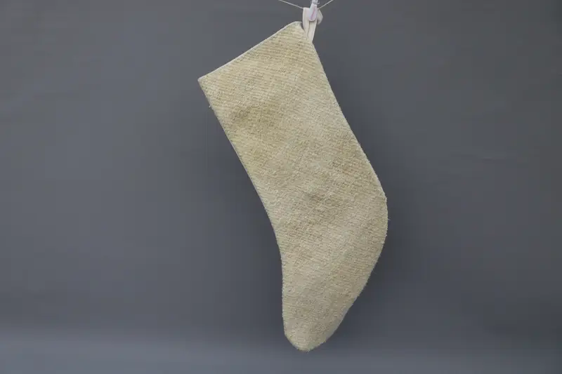 Medias navideñas decorativas de color beige con adornos, medias festivas