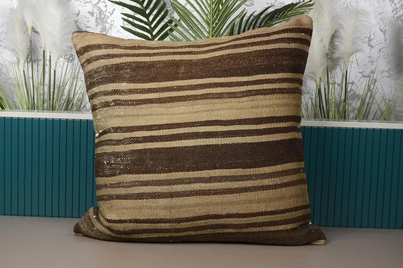 Beige und braun gestreiftes Kissen, besticktes Vintage-Kissen