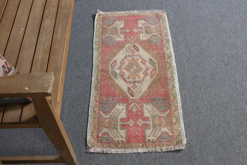 Alfombra Roja y Beige 1,5x3,1ft Elegante diseño con cenefas