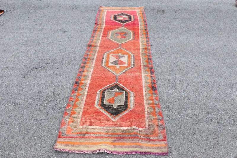 Vintage türkischer Teppich 2,9x9,8 ft (87x300 cm), Herki Rot Schwarz Südwestteppich - 1