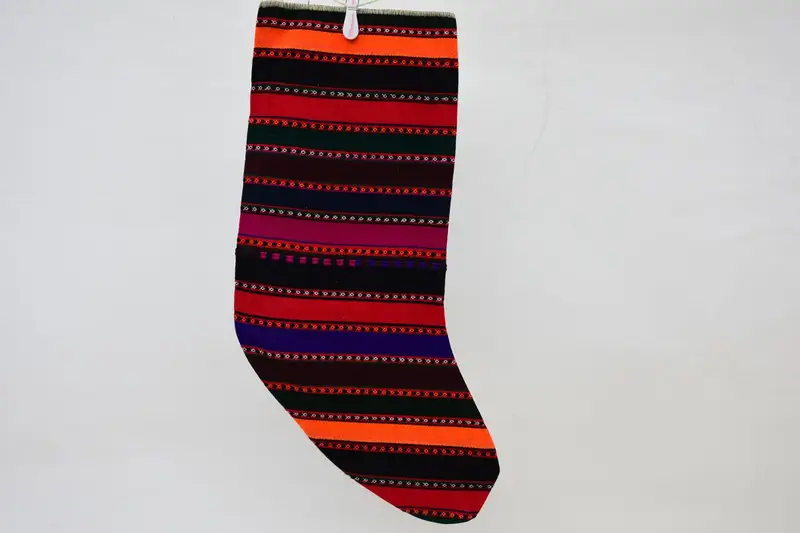 Şenlikli Mor ve Turuncu Noel Süsleri Çorabı, Tatil Dekoru