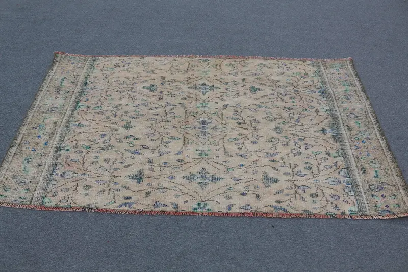 鮮やかなオレンジとグリーンのラグ、6.4x3.6フィートの水玉模様のデザイン