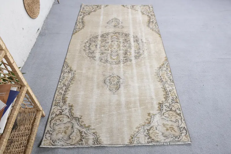 Elegant Beige & Black Rug, 3,4x6,9 ft Polka Dot Design