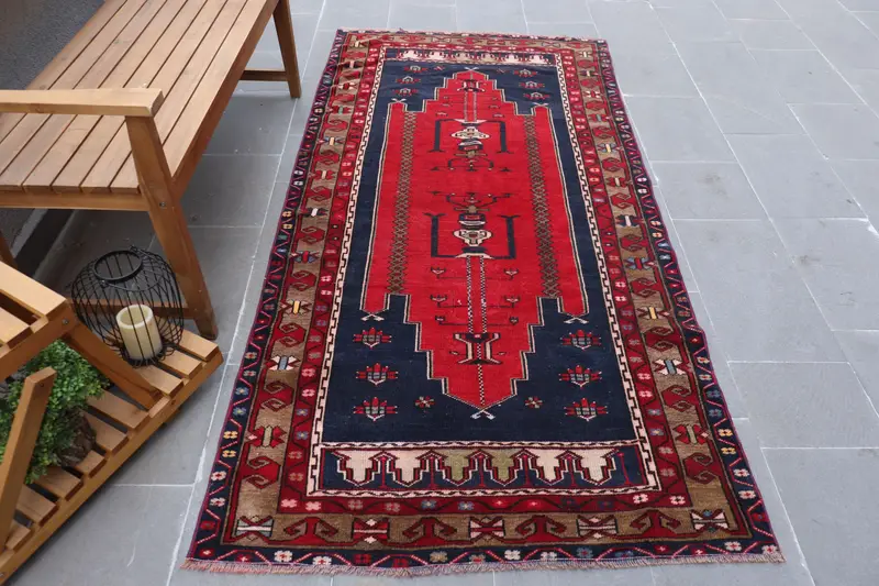 Türkischer Vintage-Teppich 112 x 230 cm, roter Oushak-Wollteppich - 1