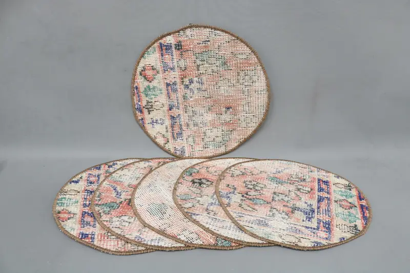 Böhmisches Kreis-Tischset, Dekor aus roter und bronzefarbener Baumwolle