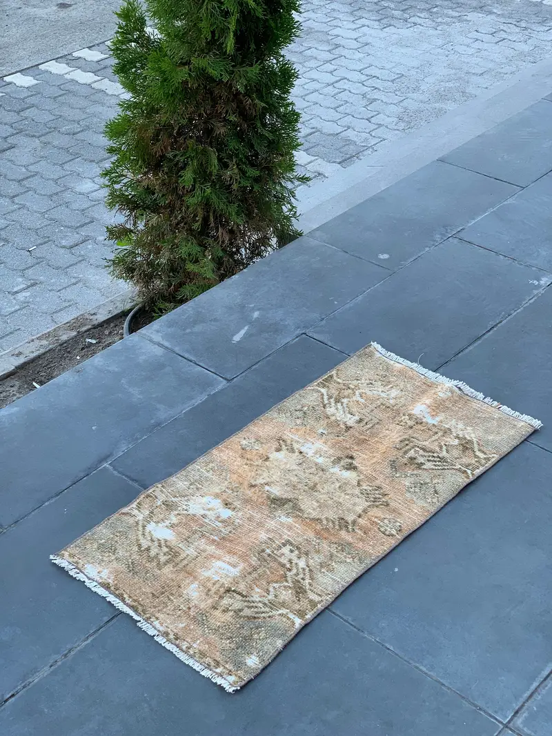 Elegant Beige Oriental Rug, 1,45x2,84 ft with Orange Accents