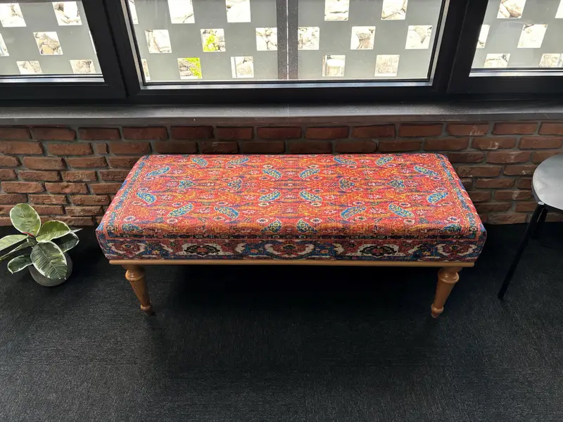 キリム風のウールブレンド生地を使用したモジュール式レッドオットマン、オットマン