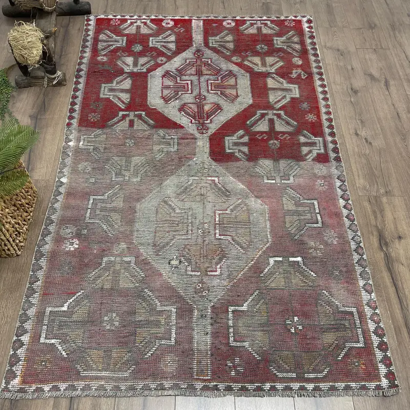 Roter Tarnteppich, 4,2 x 6,8 Fuß mit grauen Akzenten