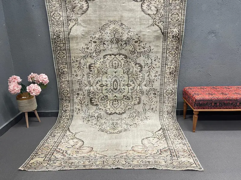 Vintage Turkish Large Rug 5.4x9.4 ft, Gray Brown Floral Rug - 1