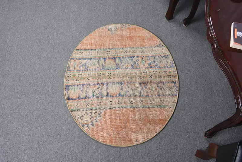 Lebendiger 2,5 x 3 Fuß großer Teppich, gestreift mit geometrischen Formen