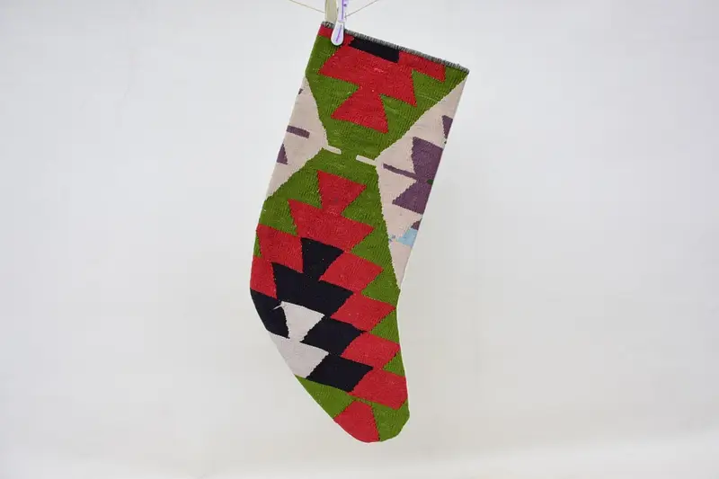 Patrón de adornos navideños rojos y verdes, calcetín navideño de 15,7 pulgadas de ancho