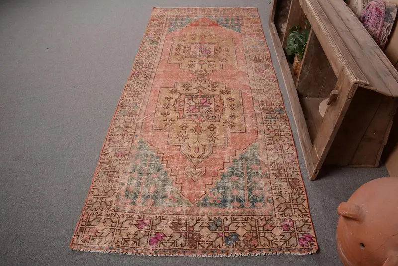 Alfombra marroquí naranja, 3,6x8,5 ft con detalles en verde vibrante