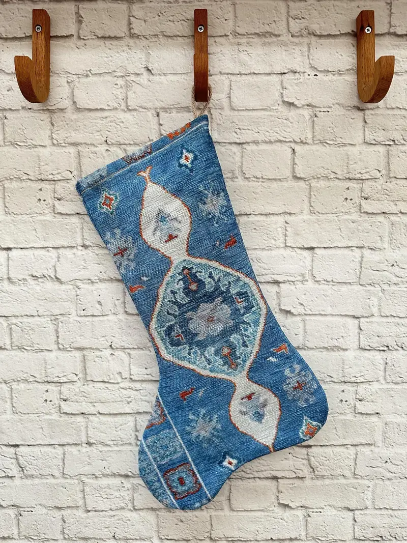 Mavi Halı Desenli Baskı Çorap: Şık Tatil Noel Dekoru