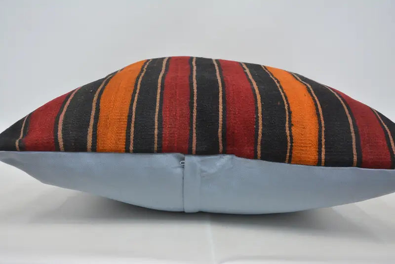 Rot & Orange gestreiftes Kissen, Vintage besticktes Kissen