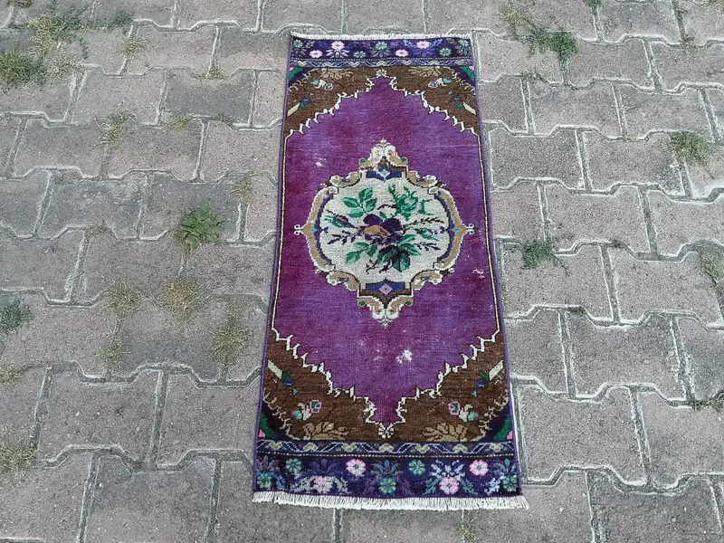 Handgefertigter rechteckiger Teppich in Lila und Braun, kleine Teppiche und Fußmatten