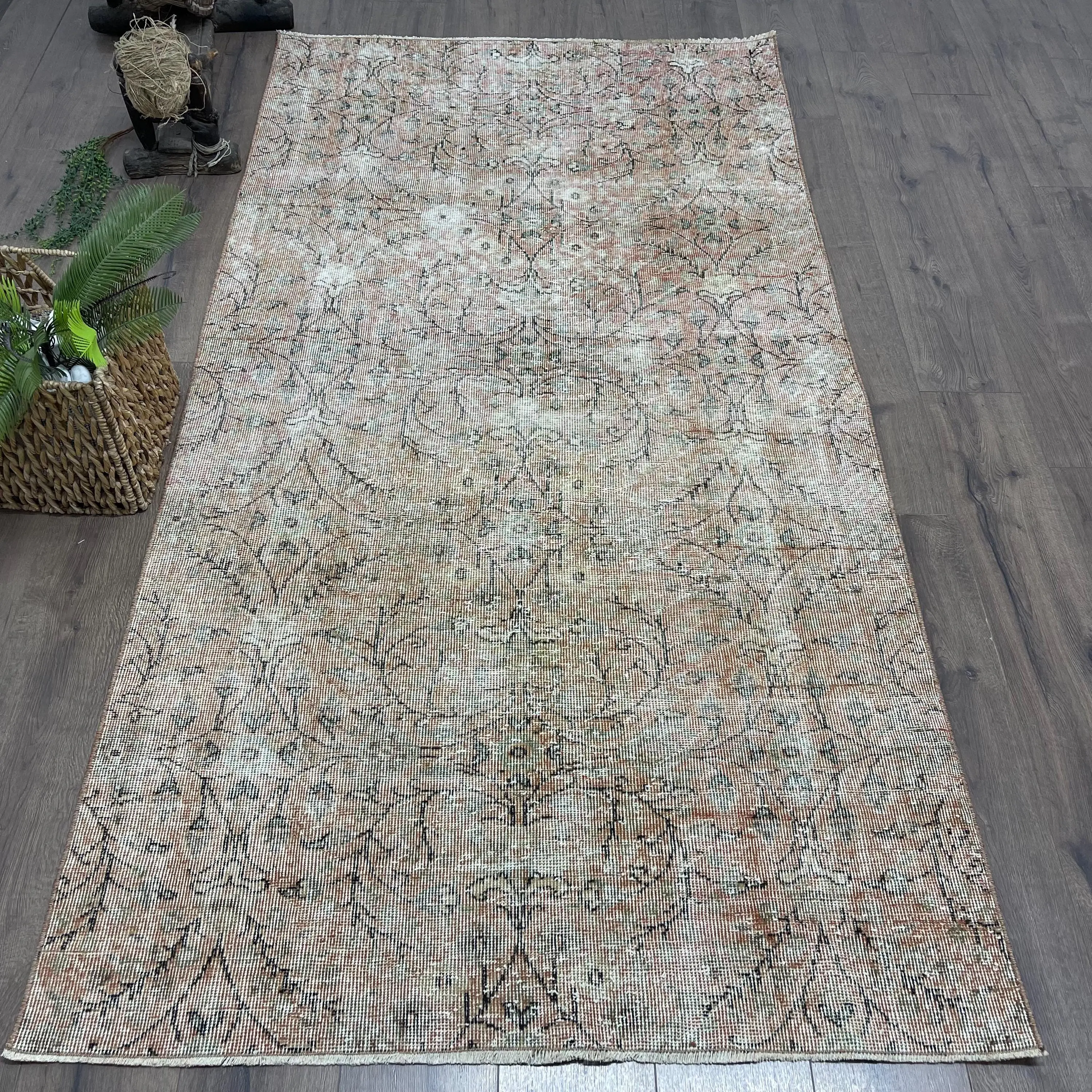 Türkischer Vintage-Teppich, 4,1 x 7,8 Fuß, braungrauer abstrakter Wollteppich - 1