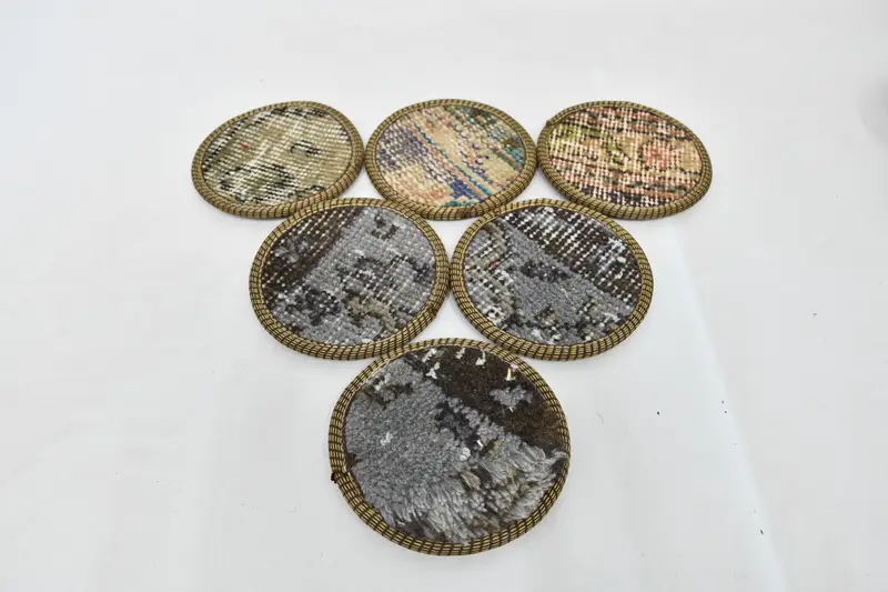 Gri ve Bej Kilim Bardak Altlıkları, Zarif Türk Halısı Bardak Altlıkları