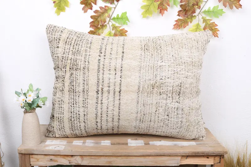 Beige und braun gestreiftes Wurfkissen, 20x28 besticktes Kissen