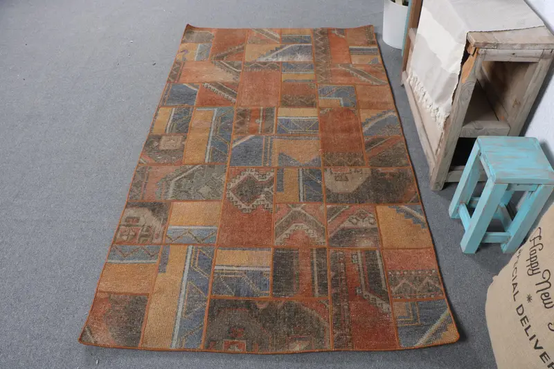 鮮やかなオレンジとパープルのラグ、3.7x6.6フィートの水玉模様のデザイン