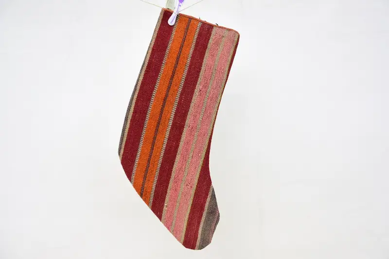 Roter und rosa Weihnachtsstrumpf, festlicher Weihnachtsstrumpf