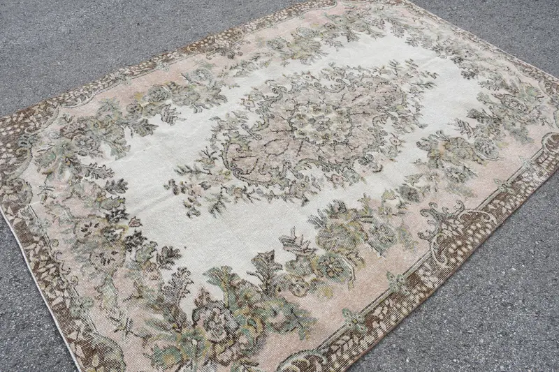 Großer türkischer Vintage-Teppich 5,6 x 8,3 Fuß, brauner Oushak-Wollteppich - 1