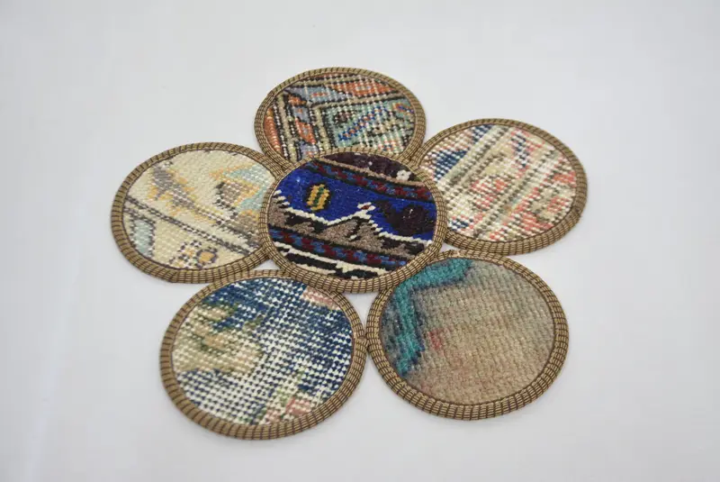 Posavasos azules y beige, posavasos duraderos y elegantes.