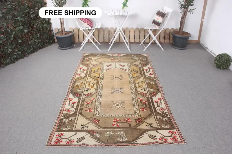 グリーン、ベージュのアニマルプリントラグ、4.2x7.3フィート