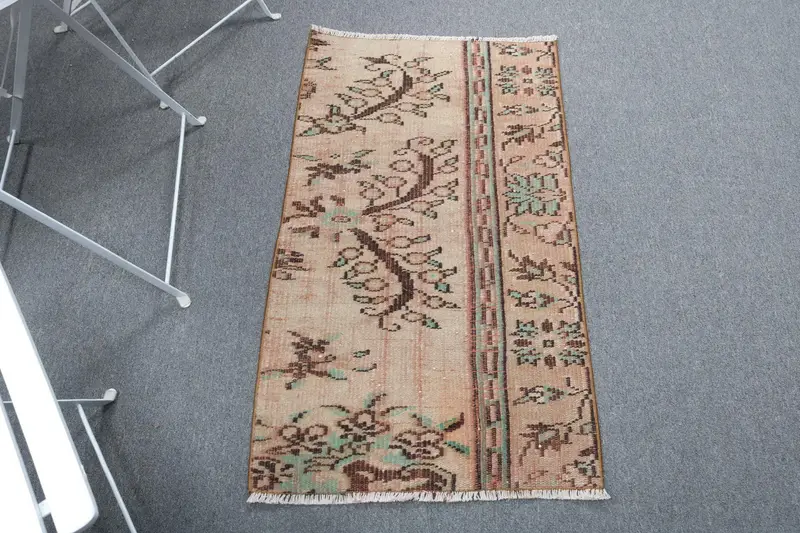 Türk 2x3.5 ft Halı, Küçük Vintage Halı, Kahverengi Bordürlü Yün Halı - 1