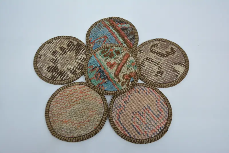 Böhmischer blauer und brauner runder Untersetzer, einzigartiger böhmischer Untersetzer