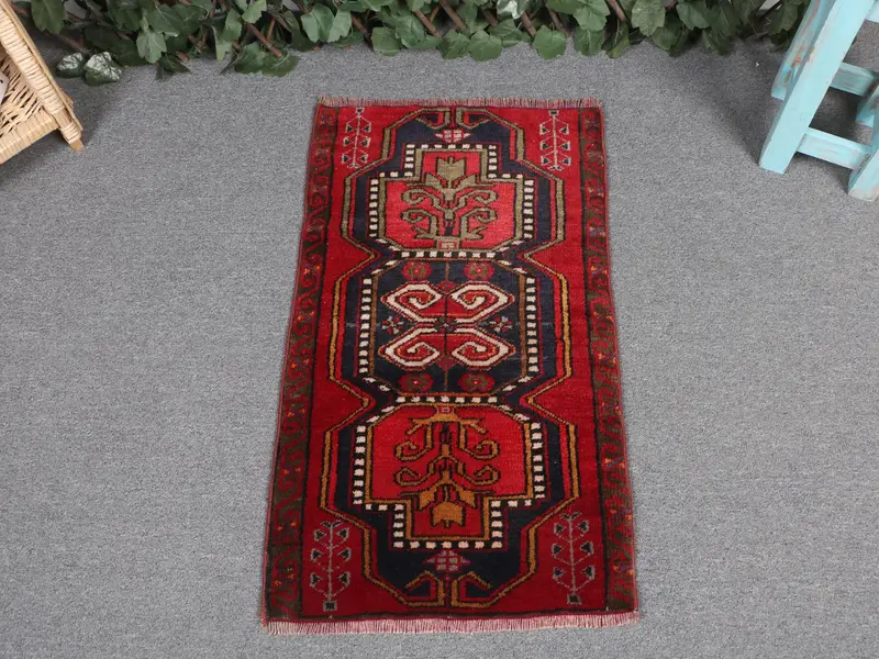 赤と青のパッチワークラグ、1.5x2.7フィートのシックな装飾