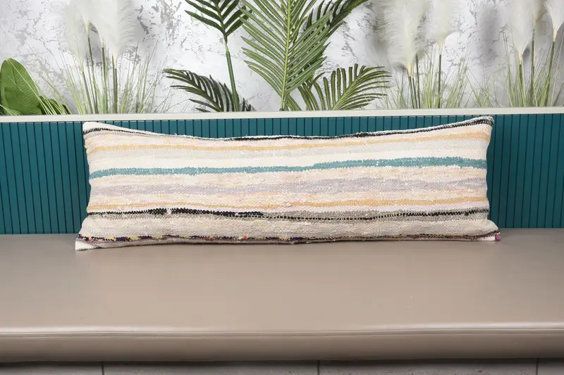 Beige & grau gestreiftes Wurfkissen, besticktes Leinenkissen