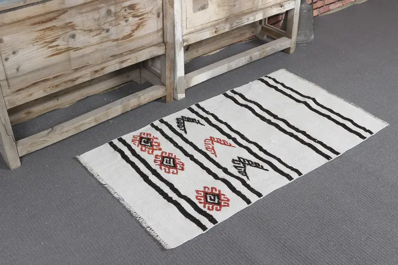 Alfombra turca pequeña de 2,1x3,8 pies, alfombra vintage, alfombra de lana abstracta blanca y negra - 1