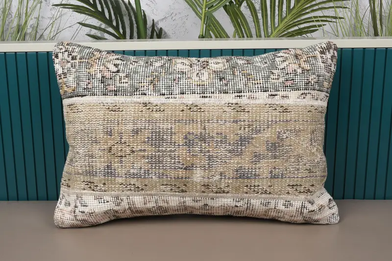 Almohada de lanzamiento de patchwork beige y marrón, cojín rectangular hecho a mano