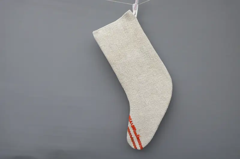 Beyaz Süslemeli Zarif Bej Noel Çorabı, Şenlikli Tatil Dekoru
