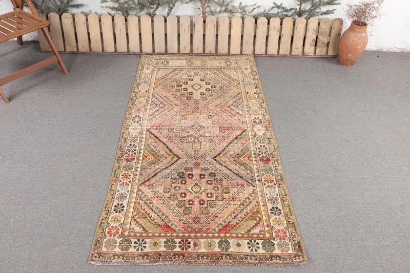Handmade Green & Pink Persian Rug, 3,4x6,3 ft