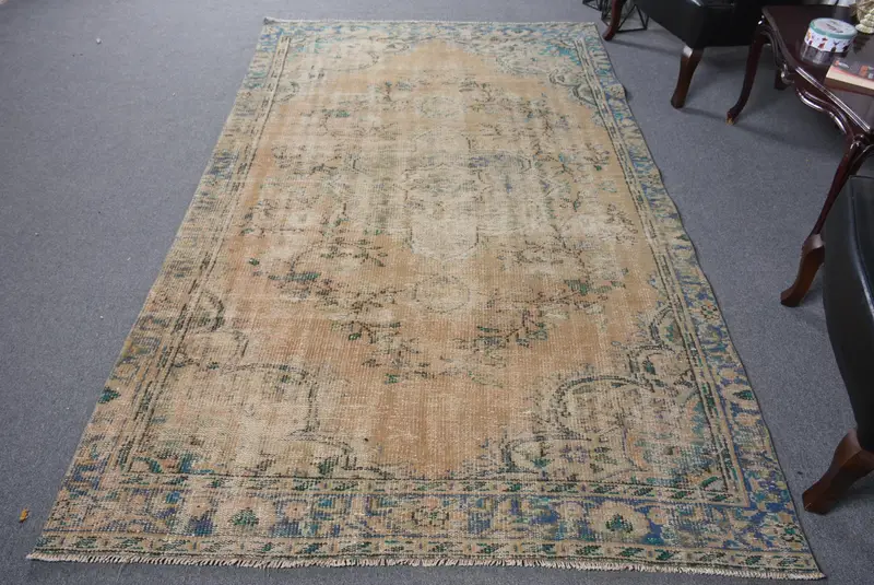 Alfombra con estampado animal marrón y verde, 5,4x9,1 pies