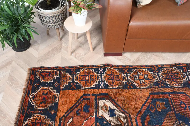 Vintage Oushak Halı 3.2x10 ft (99x305 cm), Kahverengi Bordürlü Türk Halısı - 1