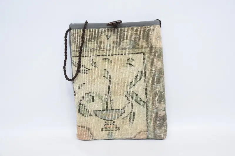 ヴィンテージモチーフのウールショルダーバッグ、キリムバッグ