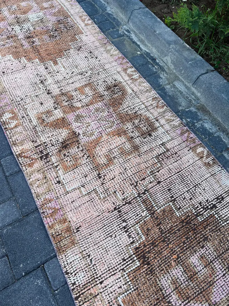 Vintage Türk Yolluk Halısı 2.8x10.4 ft (85x317 cm), Kahverengi Bitkiler ve ağaçlar Herki Halı - 1