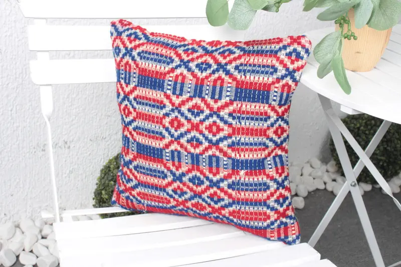 手作りのレッドイカットラグ、1.1x1.1フィートブルーアクセント