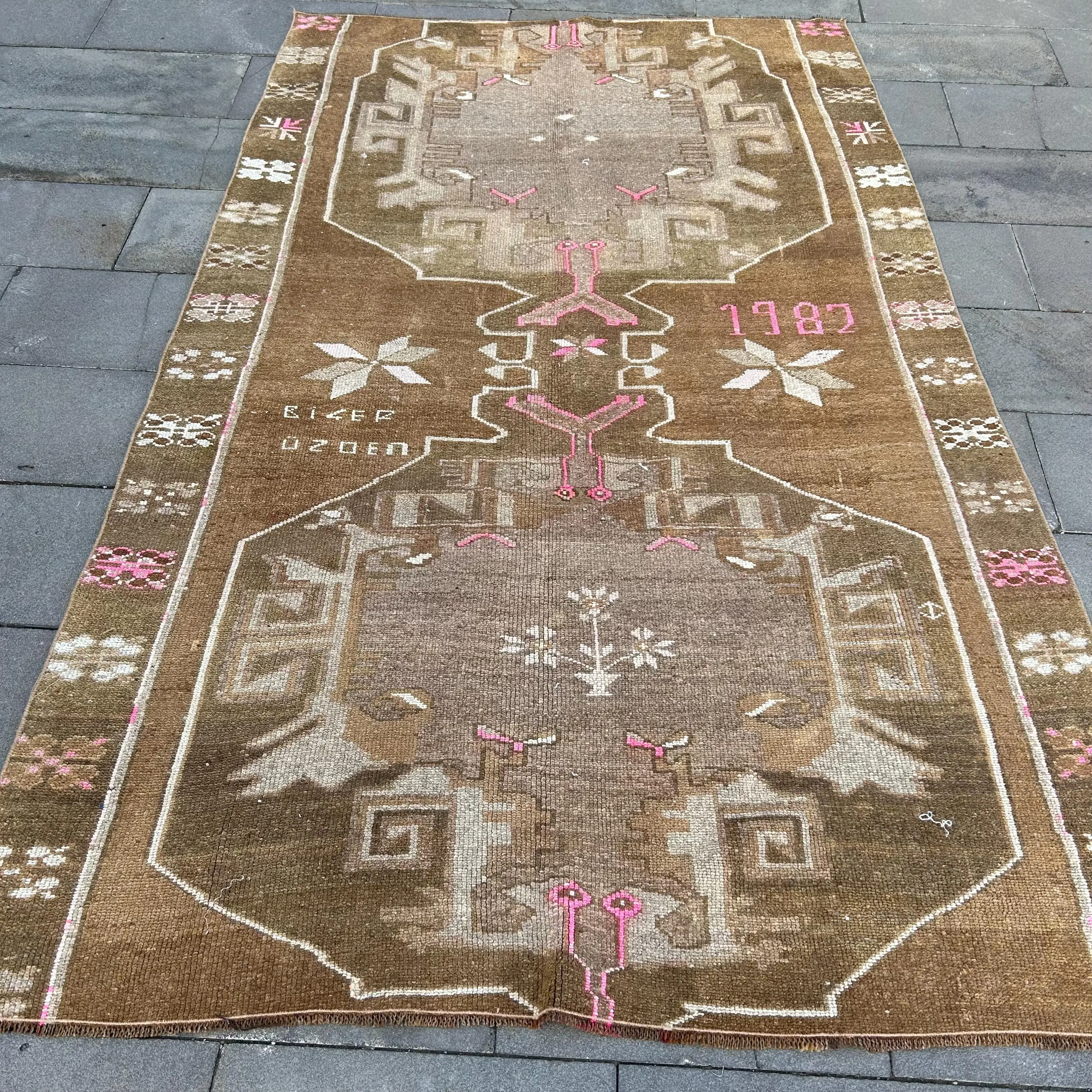 Großer Vintage-Teppich 5,2 x 8,6 Fuß, türkischer brauner Tarn-Wollteppich - 1