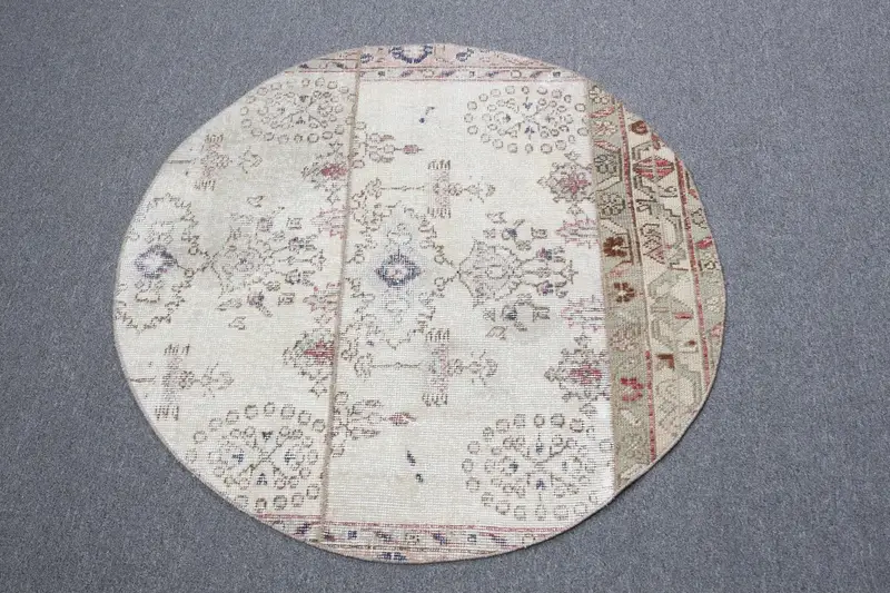 3,2 x 3,2 Fuß großer beigefarbener Südwestteppich mit eleganten grünen Akzenten